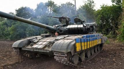 Украинские каратели из танка открыли огонь по протестующим мирным жителям Украинские каратели из танка открыли огонь по протестующим мирным жителям