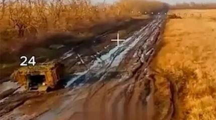 Дрон снял участок дороги с 27 единицами сожженной техники ВСУ