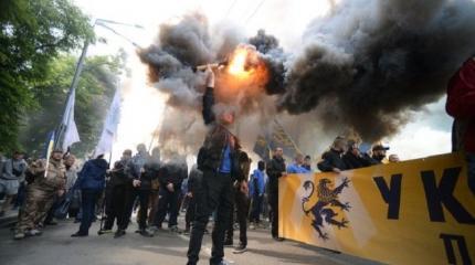 АТОшники обезумели от страха перед националистами из «Азова» АТОшники обезумели от страха перед националистами из «Азова»