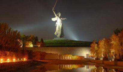 Мамаев курган. «Люди ли шли в атаку, смертны ли они?..» Мамаев курган. «Люди ли шли в атаку, смертны ли они?..»