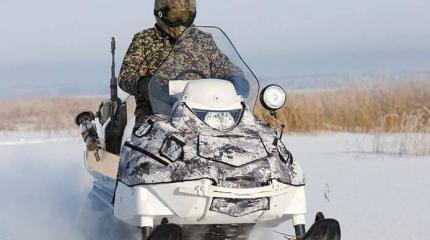 Военнослужащие осваивают снегоходы повышенной проходимости