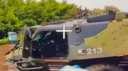 Появилось видео поражения финского БТР Sisu XA-180 в дверь водителя Появилось видео поражения финского БТР Sisu XA-180 в дверь водителя