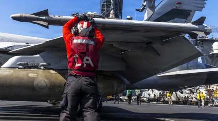 «Джордж Буш» спешит на помощь «Линкольну». Война в Иране ждать не будет