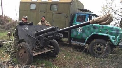 «Самая сильная армия»: ВСУ показали ЗИС-3 и пулемет «Максим» из курятника «Самая сильная армия»: ВСУ показали ЗИС-3 и пулемет «Максим» из курятника