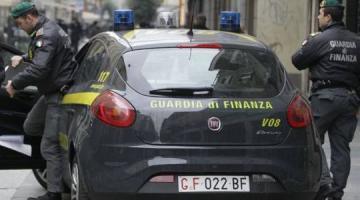 Итальянские гвардейцы арестовали оружие из Турции