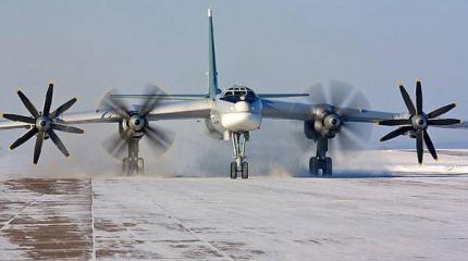 Стратегические ракетоносцы Ту-95МС отрабатывают полеты в Заполярье Стратегические ракетоносцы Ту-95МС отрабатывают полеты в Заполярье