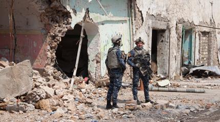 В Мосуле боевики ИГ сбили военный вертолет, два пилота погибли В Мосуле боевики ИГ сбили военный вертолет, два пилота погибли