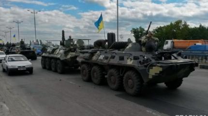 "Непобедимая армада": как колонна бронетехники ВСУ на мосту застряла "Непобедимая армада": как колонна бронетехники ВСУ на мосту застряла