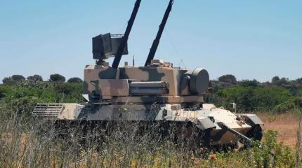 Похожую на российскую "Тунгуску" бронемашину заметили на полигоне в Италии Похожую на российскую "Тунгуску" бронемашину заметили на полигоне в Италии