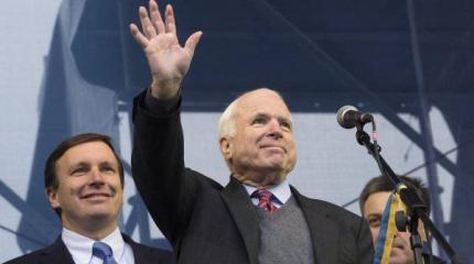 Маккейн требует начать поставки оружия Украине от "друзей из США" Маккейн требует начать поставки оружия Украине от "друзей из США"