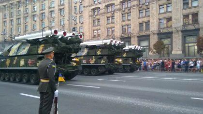 Сбивший малазийский «Боинг» украинский «Бук» проехал по Крещатику Сбивший малазийский «Боинг» украинский «Бук» проехал по Крещатику