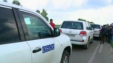 Украинские силовики проверяют гражданство наблюдателей ОБСЕ, выискивая россиян Украинские силовики проверяют гражданство наблюдателей ОБСЕ, выискивая россиян