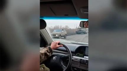 Появилось видео с украинским М1А1 Abrams, который едет под охраной "Нив" Появилось видео с украинским М1А1 Abrams, который едет под охраной "Нив"