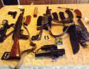 В Киеве задержали банду опасных преступников с боевым оружием В Киеве задержали банду опасных преступников с боевым оружием