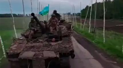 Десантники показали, как вывезли в тыл трофейную шведскую БМП CV90 Десантники показали, как вывезли в тыл трофейную шведскую БМП CV90