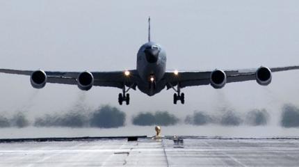 Американский военный самолет провел многочасовую разведку у границ РФ Американский военный самолет провел многочасовую разведку у границ РФ