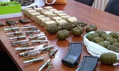 В Днепропетровске задержан боец «АТО», распродававший боеприпасы прямо у супермаркета В Днепропетровске задержан боец «АТО», распродававший боеприпасы прямо у супермаркета