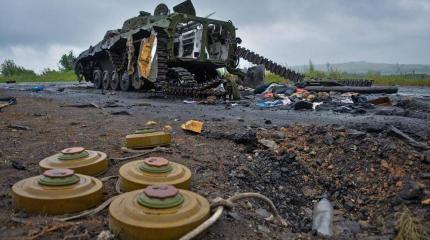 Солдаты ВСУ в гражданской одежде минируют районы разведения сил