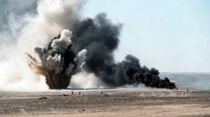 В Мариуполе подорвали колонну военной техники, ранены двое военнослужащих В Мариуполе подорвали колонну военной техники, ранены двое военнослужащих