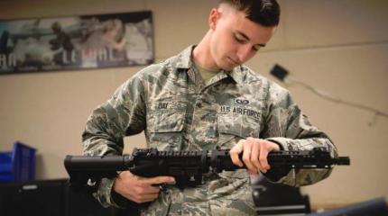 GAU-5/A для нештатных ситуаций. В ВВС США осваивают винтовку выживания GAU-5/A для нештатных ситуаций. В ВВС США осваивают винтовку выживания