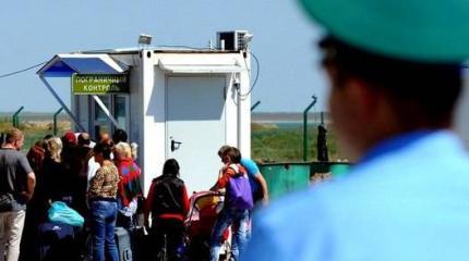 Российские пограничники в Крыму задержали трех украинских десантников Российские пограничники в Крыму задержали трех украинских десантников