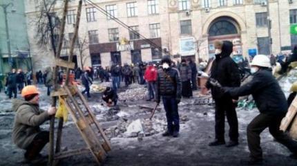 Классика майдана в АТО. С рогаткой на Россию Классика майдана в АТО. С рогаткой на Россию