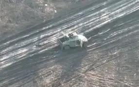Российский дрон-камикадзе вдребезги разнес Humvee ВСУ Российский дрон-камикадзе вдребезги разнес Humvee ВСУ
