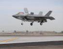 F-35B впервые совершил вертикальную посадку