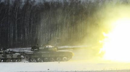 Вышли мы в чистое поле, и тут из-за угла танки Вышли мы в чистое поле, и тут из-за угла танки
