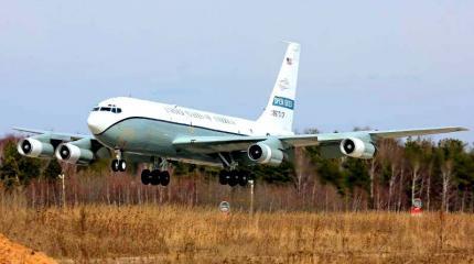 Американский "самолёт-шпион" в аэропорту Якутии вызвал панику Американский "самолёт-шпион" в аэропорту Якутии вызвал панику