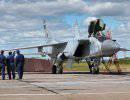 Перехватчики МиГ-31 на авиабазе Сокол Перехватчики МиГ-31 на авиабазе Сокол