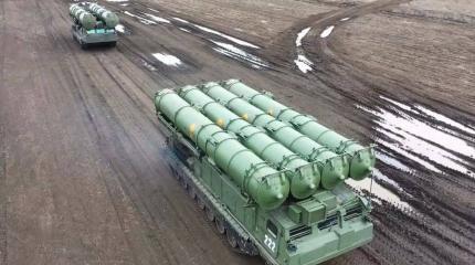 Опубликованы редкие кадры использования Россией войсковой ЗРС С-300В4