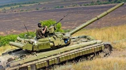 В Мариуполе у украинских солдат угнали два танка