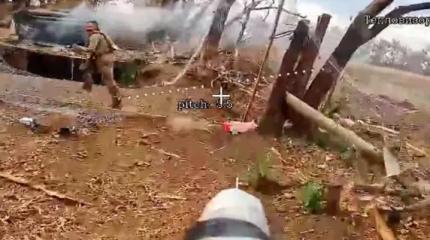 Боевики ВСУ гибнут под ударами дронов-камикадзе, спасая свою технику