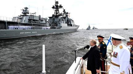 Мы способны нанести удар любому противнику: президент РФ на параде ВМФ