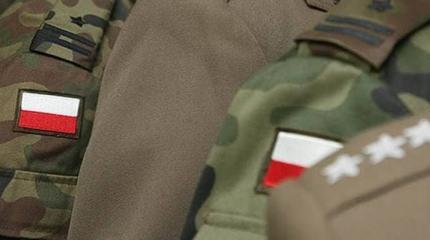 В Польше запретили носить военную форму гражданским лицам В Польше запретили носить военную форму гражданским лицам