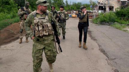 Савченко и Ярош испытали экспериментальное оружие в АТО