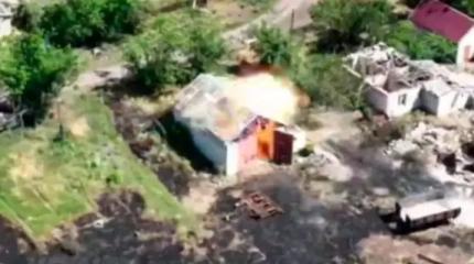 Бойцы зажигательного отряда бомбят ВСУ дронами-камикадзе с зарядами