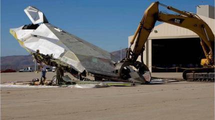 Утилизация бомбардировщика F-117 Утилизация бомбардировщика F-117