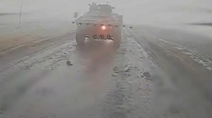 Дроны сожгли американский БТР M1117 и методично уничтожили экипаж