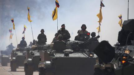 Т-72Б1В, БМП-3, БТР-80А прошли торжественным маршем по улицам Каракаса Т-72Б1В, БМП-3, БТР-80А прошли торжественным маршем по улицам Каракаса