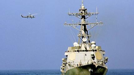 Ракетный эсминец ВМС США на полном ходу идет к берегам Украины Ракетный эсминец ВМС США на полном ходу идет к берегам Украины