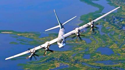 Опубликовано видео полета Ту-95МС у берегов Аляски в сопровождении Су-35 Опубликовано видео полета Ту-95МС у берегов Аляски в сопровождении Су-35