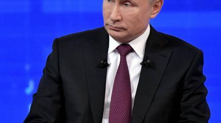 Путин согласился набирать девушек в Нахимовское училище