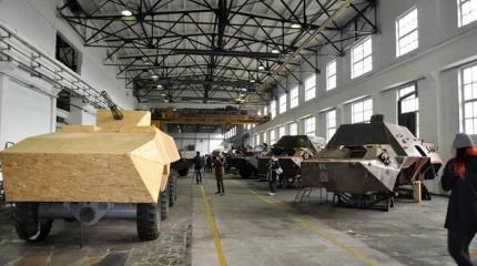 В Житомире сделали бронетранспортер из ДСП