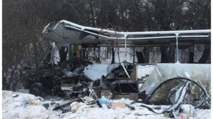 Появились первые фото ДТП на Донбассе, в котором погибли 13 военных