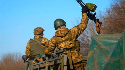 Солдаты ВСУ при помощи гранатометов и БТРов разгромили поселок Зайцево Солдаты ВСУ при помощи гранатометов и БТРов разгромили поселок Зайцево