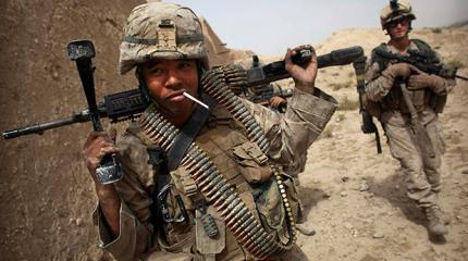 Зачем члены уличных банд и нацисты идут в армию США Зачем члены уличных банд и нацисты идут в армию США