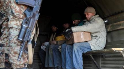 Власти ДНР в одностороннем порядке передали Киеву 16 пленных силовиков Власти ДНР в одностороннем порядке передали Киеву 16 пленных силовиков