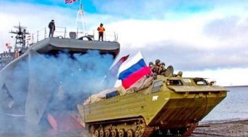 В Крым идут огромные колонны бронетехники